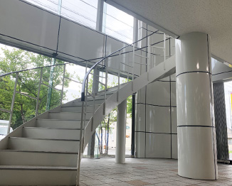 本社　エントランス